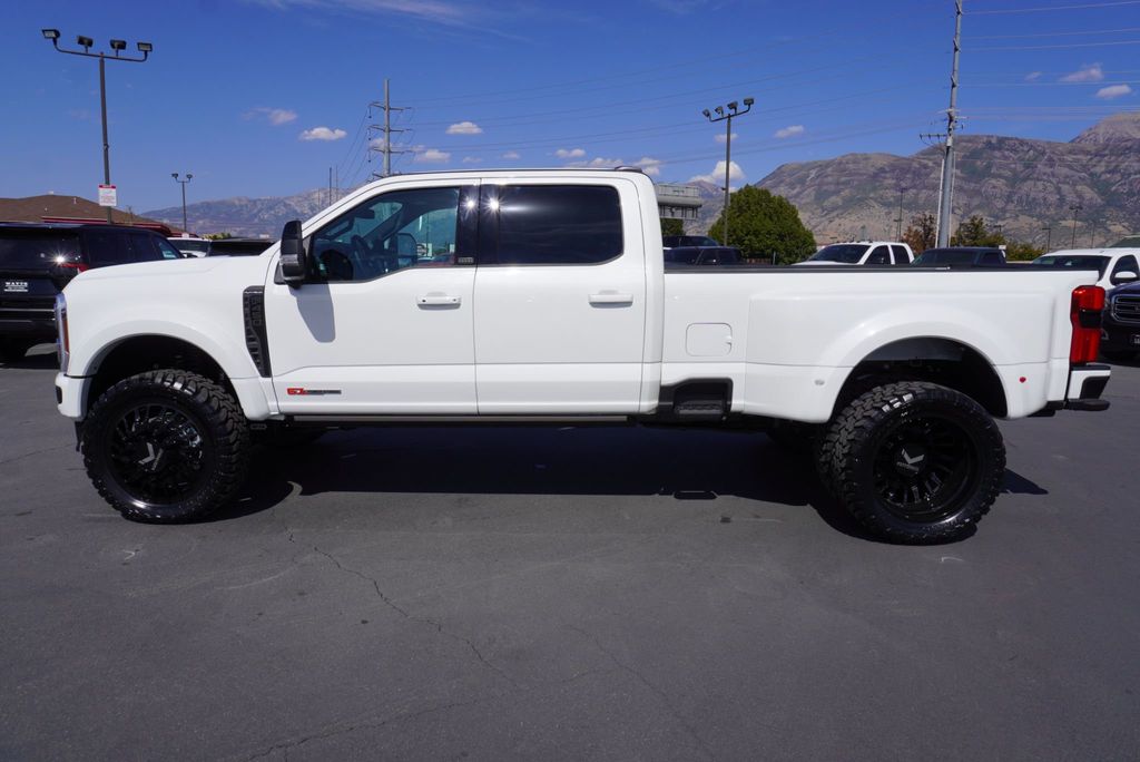 2025 Ford F-450 Platinum photo 6