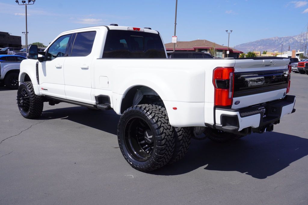 2025 Ford F-450 Platinum photo 7