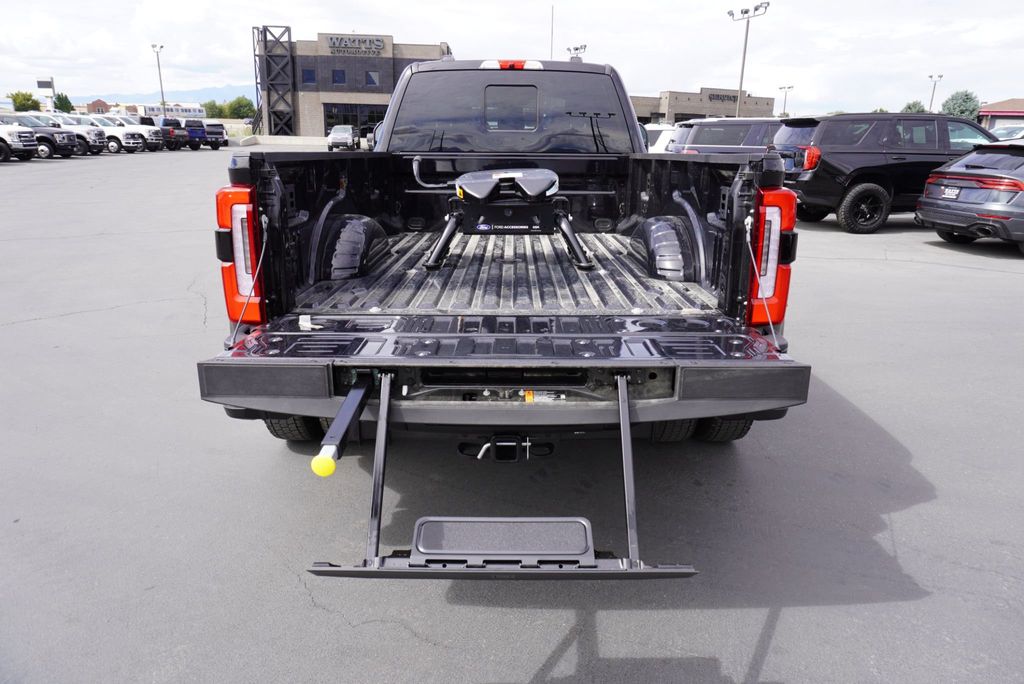 2025 Ford F-450 Platinum photo 9