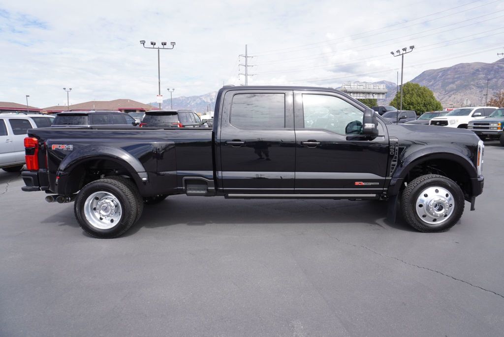 2025 Ford F-450 Platinum photo 12
