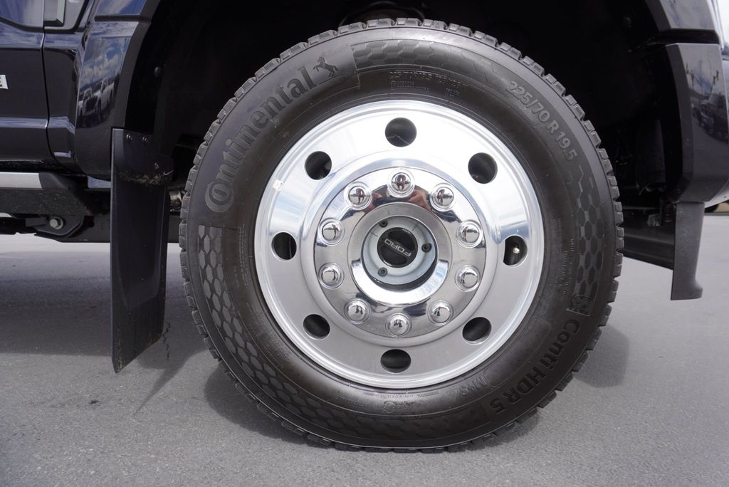 2025 Ford F-450 Platinum photo 14