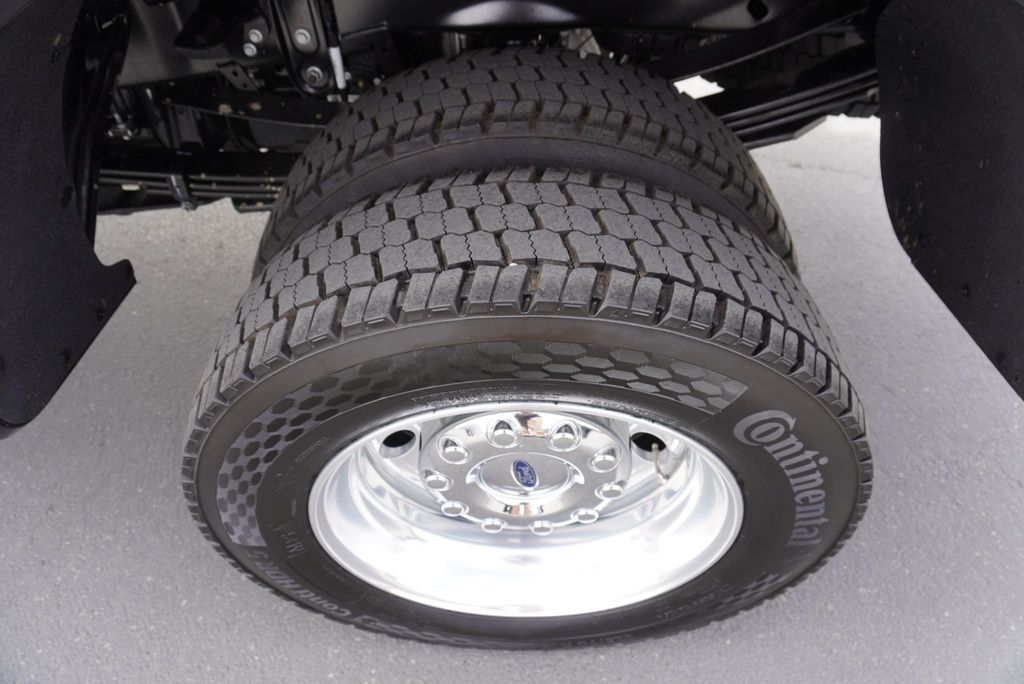2025 Ford F-450 Platinum photo 16
