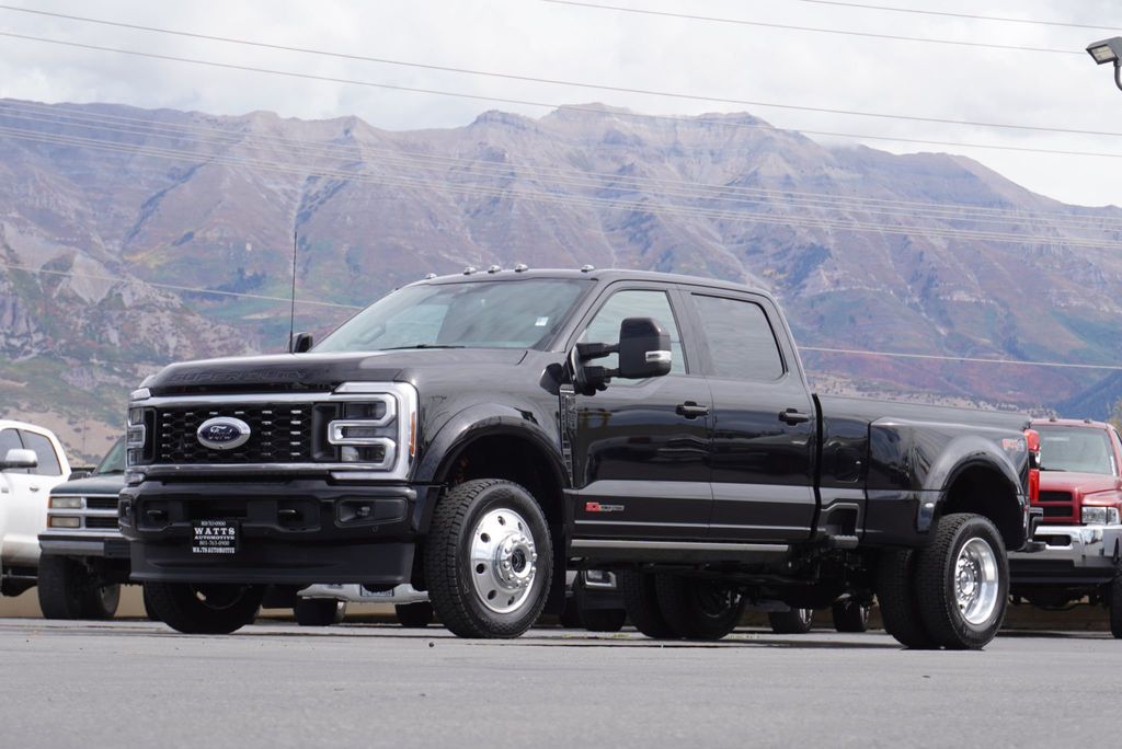 2025 Ford F-450 Platinum photo 2
