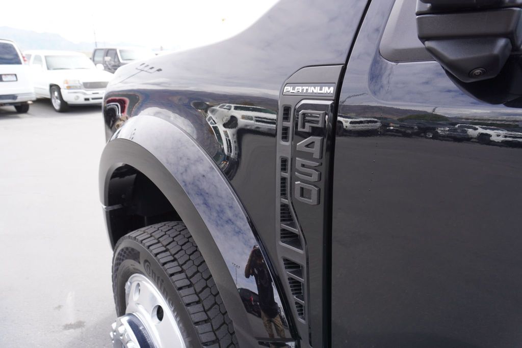 2025 Ford F-450 Platinum photo 17