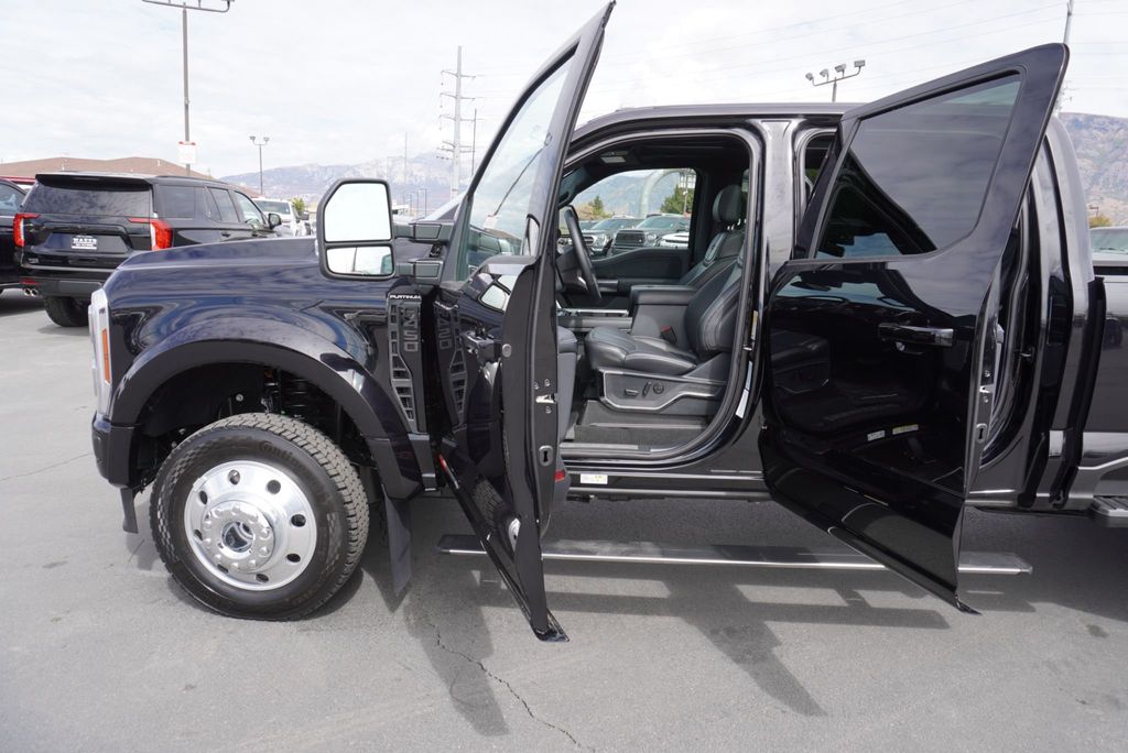 2025 Ford F-450 Platinum photo 22