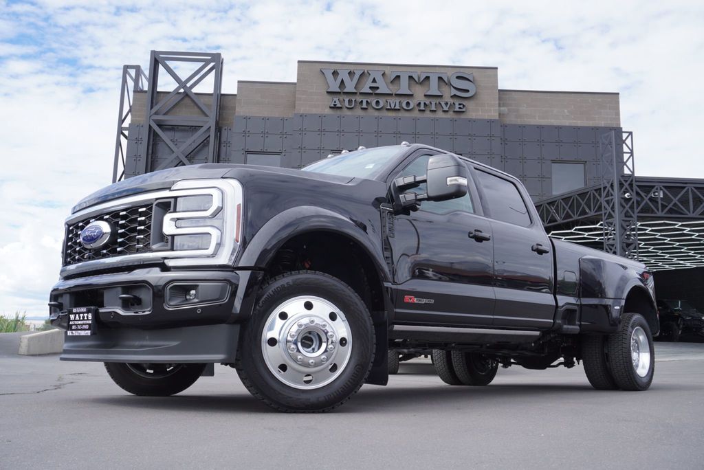 2025 Ford F-450 Platinum photo 3