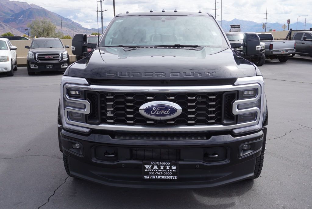 2025 Ford F-450 Platinum photo 4