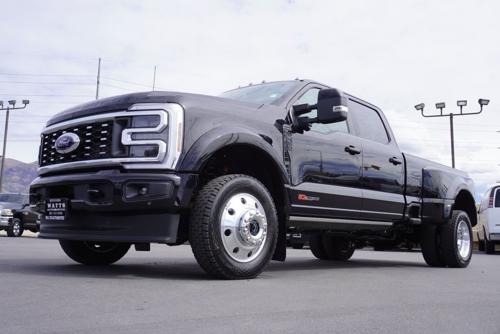 2025 Ford F-450 Platinum photo 5