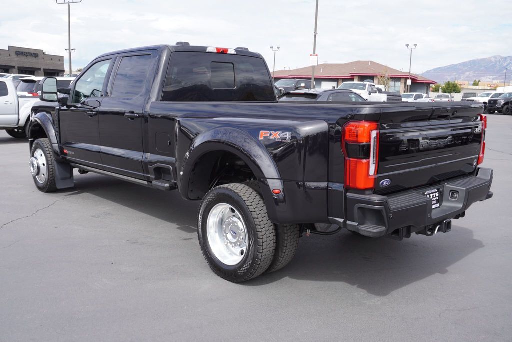 2025 Ford F-450 Platinum photo 7