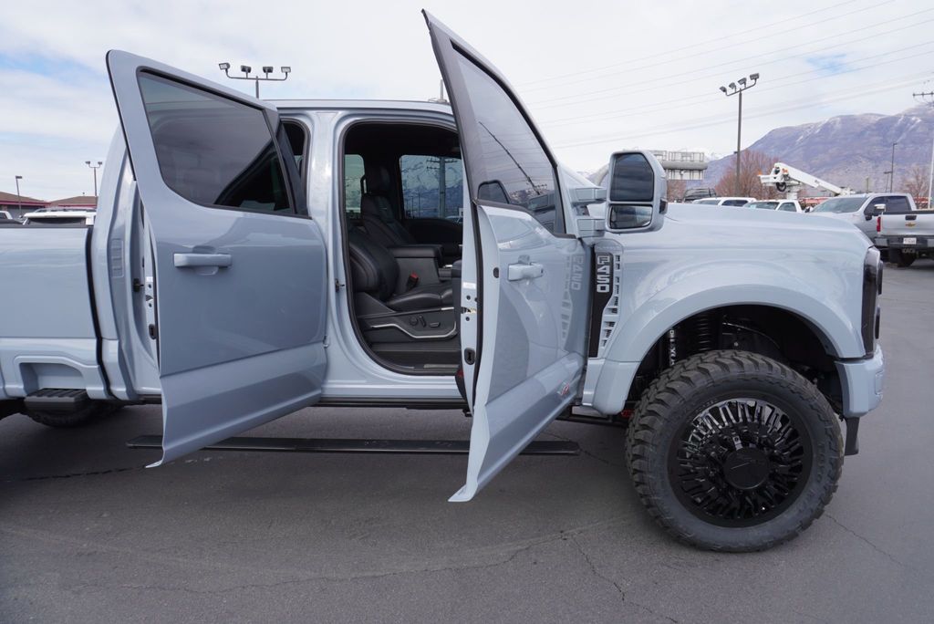 2025 Ford SUPER DUTY F-450 PLATINUM FX4 - 22995424 - 32