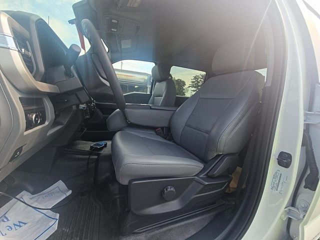 2025 Ford Super Duty F-550 DRW XL - 22923524 - 3