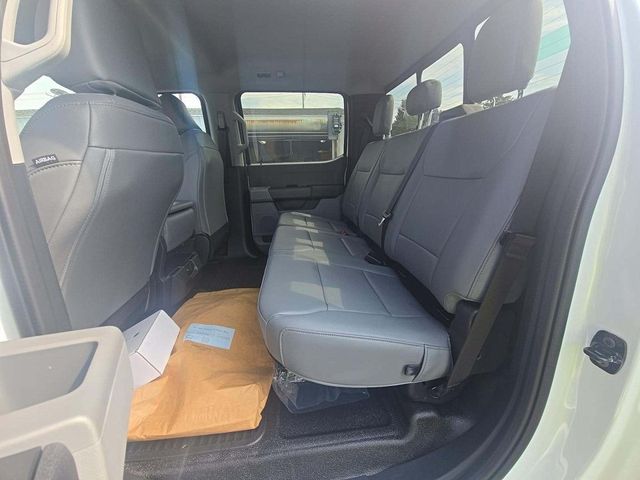 2025 Ford Super Duty F-550 DRW XL - 22923524 - 4