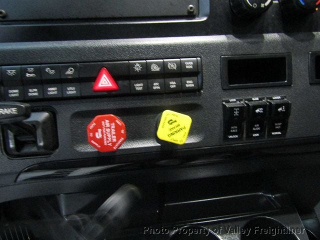 2025 Freightliner Cascadia 126  - 22959779 - 14