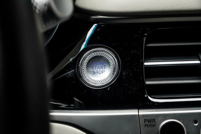 2025 Genesis G70 2.5T AWD - 22985685 - 24