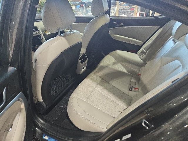 2025 Genesis G70 2.5T RWD - 22952987 - 12