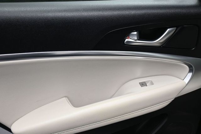 2025 Genesis G70 2.5T RWD - 23060729 - 9