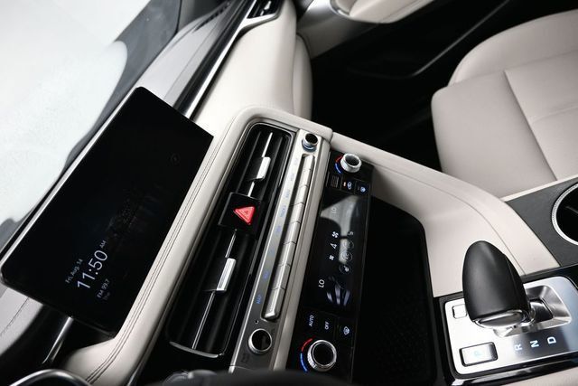 2025 Genesis G70 2.5T RWD - 23060729 - 17