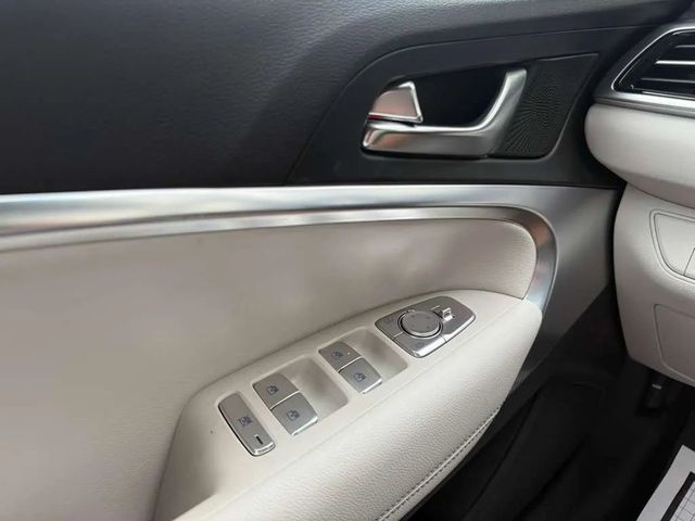 2025 Genesis G70 2.5T Standard Sedan 4D - 22975060 - 31