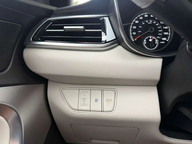 2025 Genesis G70 2.5T Standard Sedan 4D - 22975060 - 32