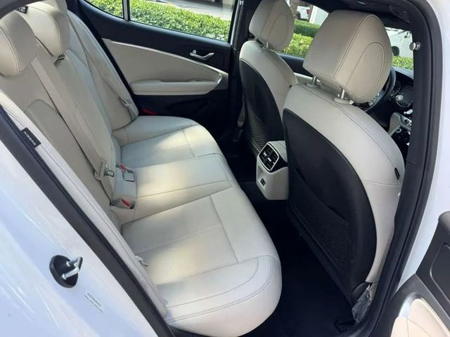2025 Genesis G70 2.5T Standard Sedan 4D - 23004438 - 11
