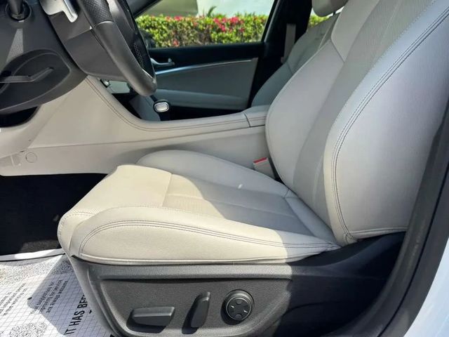 2025 Genesis G70 2.5T Standard Sedan 4D - 23004438 - 17