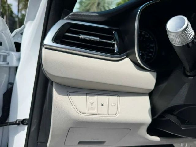 2025 Genesis G70 2.5T Standard Sedan 4D - 23004438 - 18