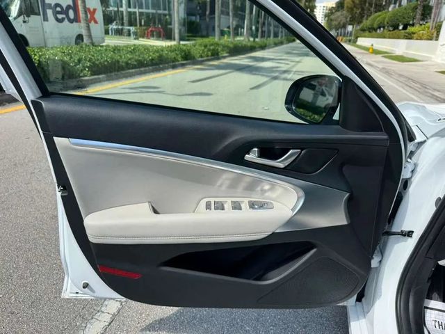 2025 Genesis G70 2.5T Standard Sedan 4D - 23004438 - 19