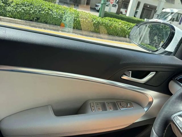 2025 Genesis G70 2.5T Standard Sedan 4D - 23004438 - 32