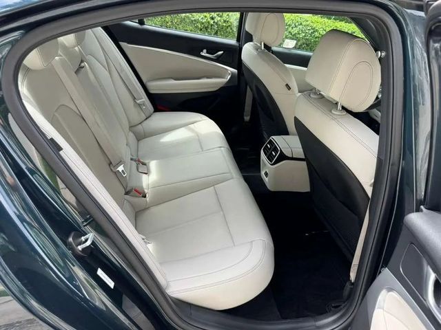 2025 Genesis G70 2.5T Standard Sedan 4D - 23008560 - 9