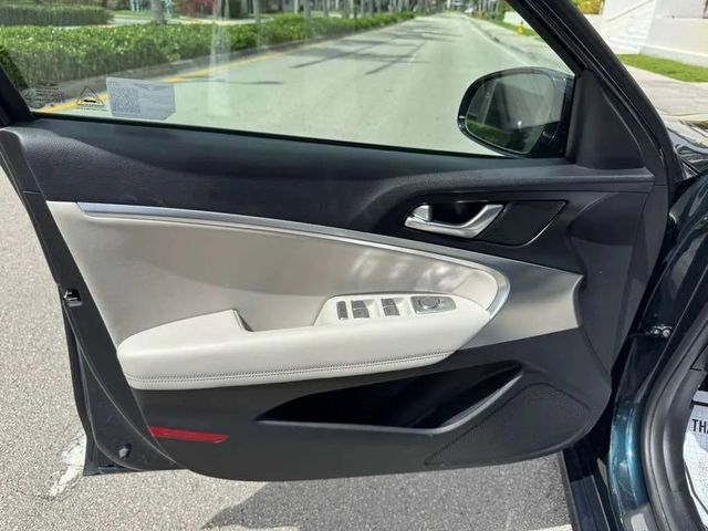 2025 Genesis G70 2.5T Standard Sedan 4D - 23008560 - 20