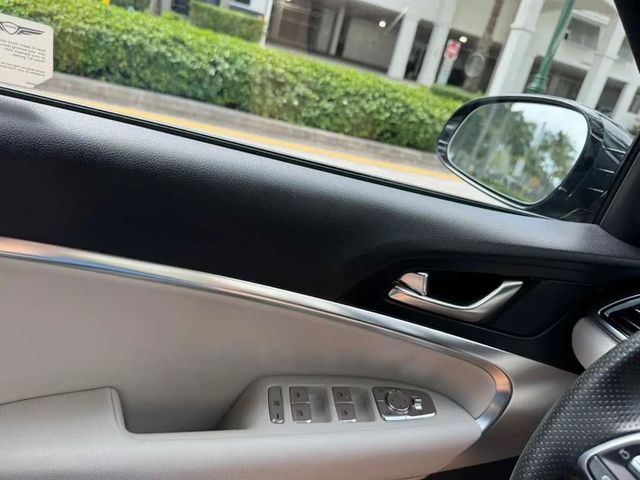 2025 Genesis G70 2.5T Standard Sedan 4D - 23008560 - 33