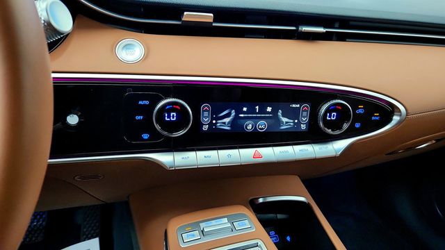 2025 Genesis GV70 2.5T AWD w/ Advanced Package & Panoramic Sunroof - 23044125 - 17