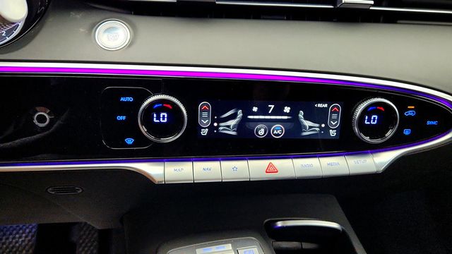 2025 Genesis GV70 2.5T AWD with Advanced and Select Packages - 23028805 - 17