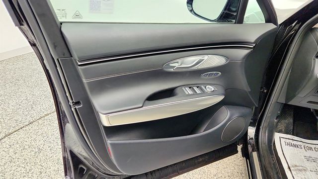 2025 Genesis GV70 2.5T AWD w/ Select Pkg, Panoramic Roof & Heated Steering Wheel - 23007752 - 10