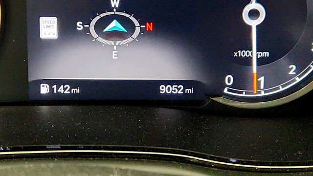 2025 Genesis GV70 2.5T AWD w/ Select Pkg, Panoramic Roof & Heated Steering Wheel - 23007752 - 15