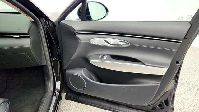 2025 Genesis GV70 2.5T AWD w/ Select Pkg, Panoramic Roof & Heated Steering Wheel - 23007752 - 27