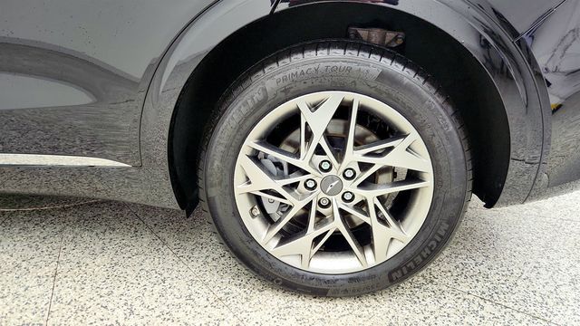 2025 Genesis GV70 2.5T AWD w/ Select Pkg, Panoramic Roof & Heated Steering Wheel - 23007752 - 8