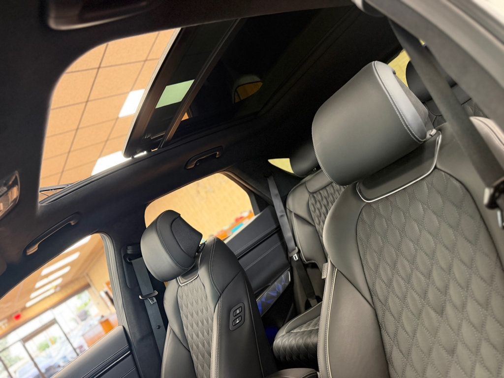 2025 Genesis GV70 3.5T Sport AWD - 23079931 - 36