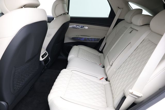 2025 Genesis GV70 3.5T Sport AWD with Advanced Package - 22938153 - 19