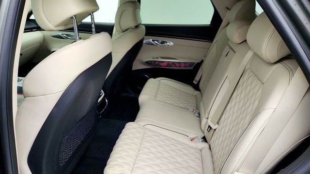 2025 Genesis GV70 3.5T Sport AWD with Advanced Package - 22978797 - 23