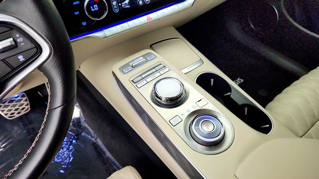 2025 Genesis GV70 3.5T Sport AWD w/ Sport Advanced Package - 23057796 - 16