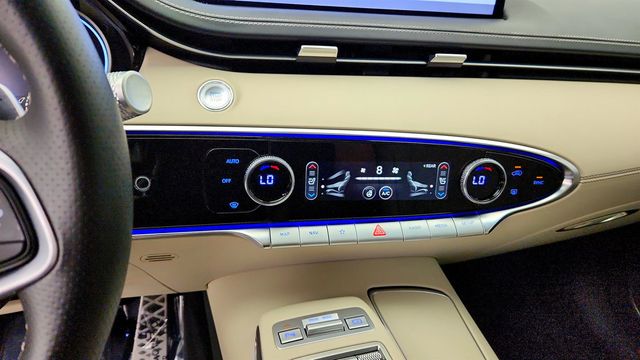 2025 Genesis GV70 3.5T Sport AWD w/ Sport Advanced Package - 23057796 - 18