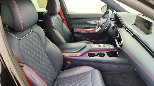2025 Genesis GV70 3.5T Sport AWD w/ Sport Advanced Pkg - 23052568 - 24