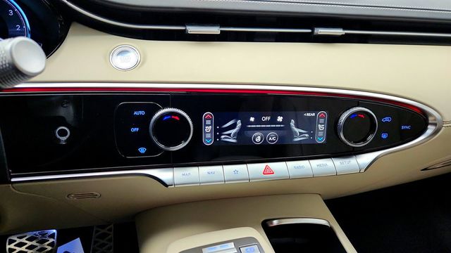 2025 Genesis GV70 3.5T Sport AWD w/ Sport Advanced & Prestige Packages - 23019789 - 17