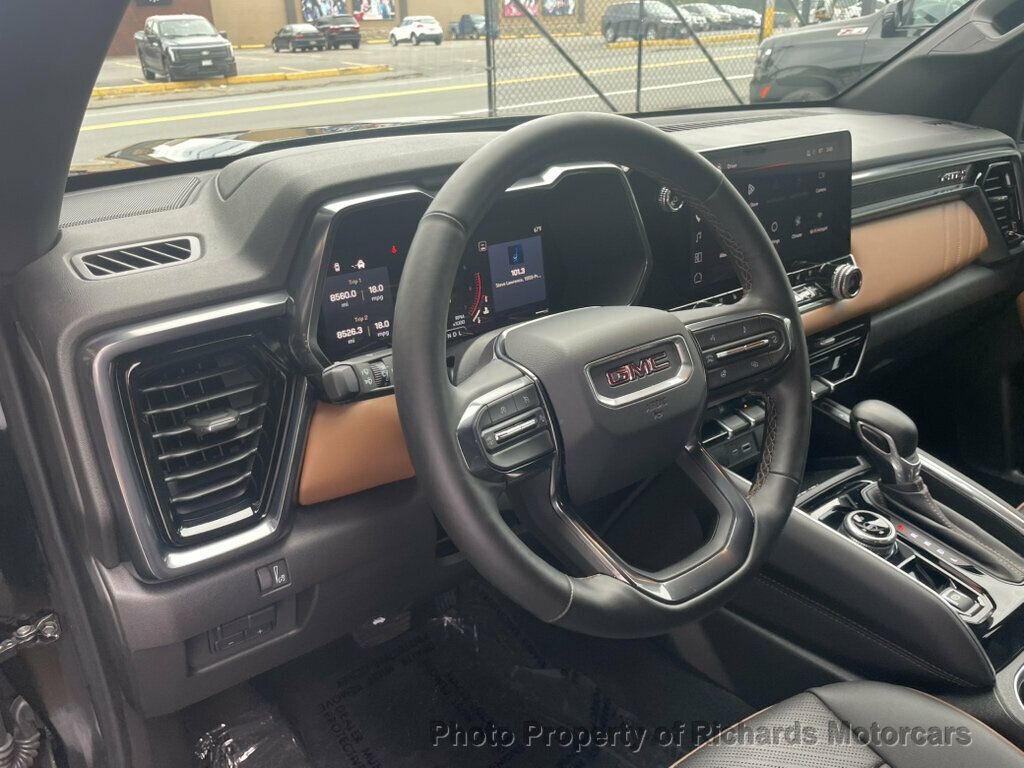 2025 GMC Canyon 4WD Crew Cab AT4 - 23079907 - 10