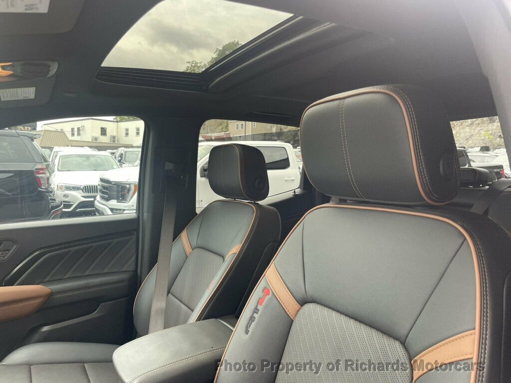 2025 GMC Canyon 4WD Crew Cab AT4 - 23079907 - 11