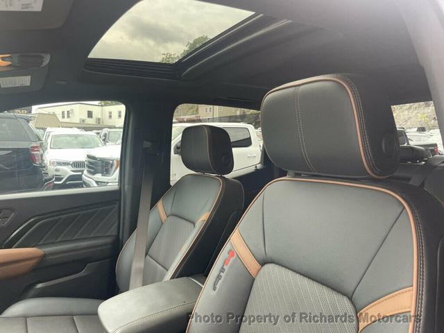 2025 GMC Canyon 4WD Crew Cab AT4 - 23079907 - 11