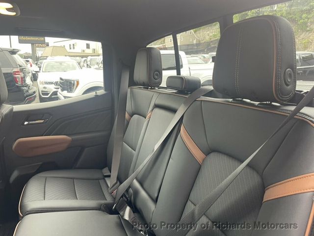 2025 GMC Canyon 4WD Crew Cab AT4 - 23079907 - 17