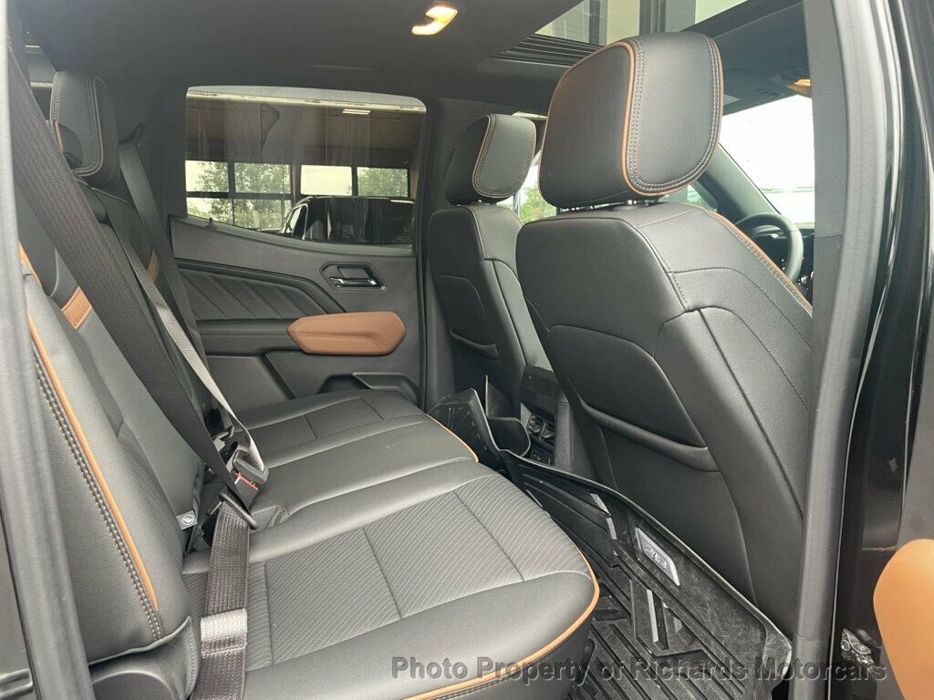 2025 GMC Canyon 4WD Crew Cab AT4 - 23079907 - 18
