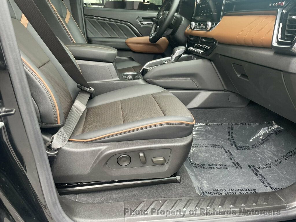 2025 GMC Canyon 4WD Crew Cab AT4 - 23079907 - 19